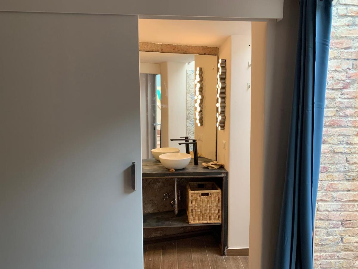 Home Rising Sun - Rooms With Private Bathrooms 卡塔尼亚 外观 照片