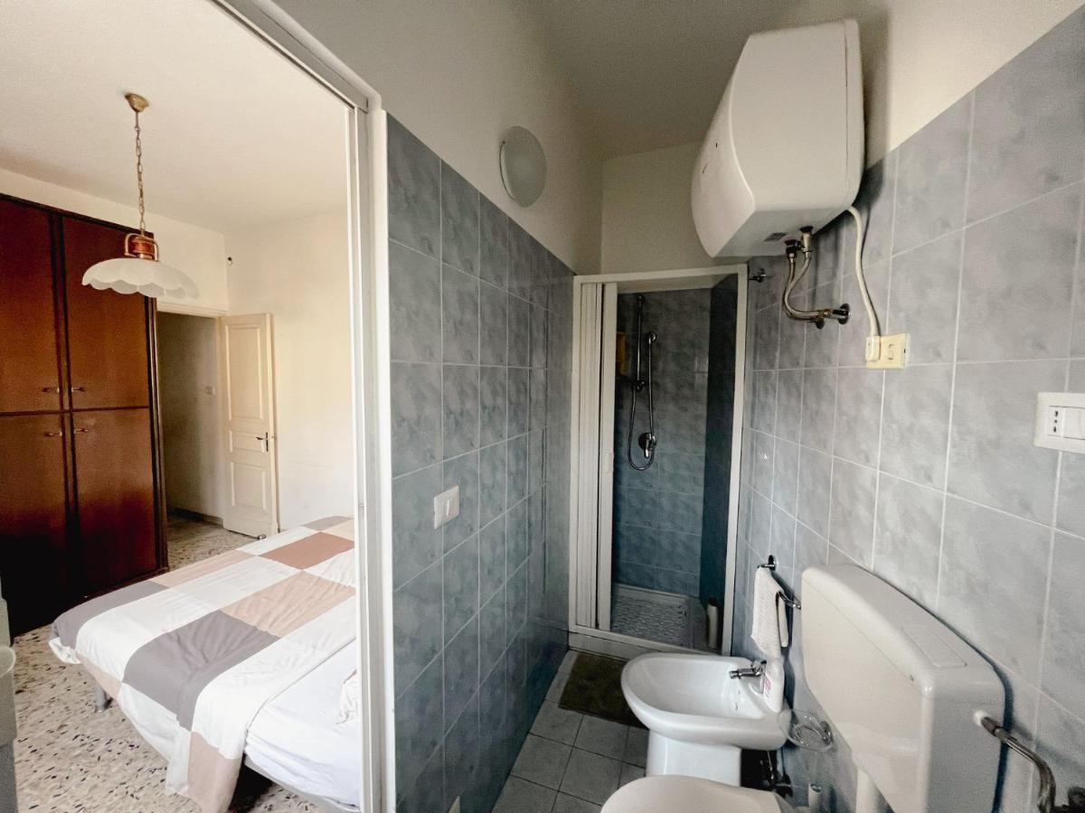 Home Rising Sun - Rooms With Private Bathrooms 卡塔尼亚 外观 照片